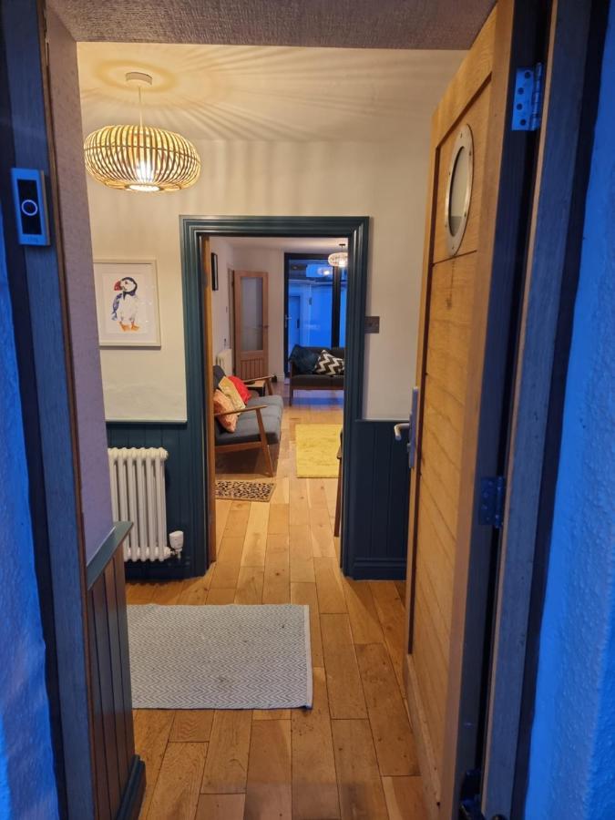 Neet Retreat - Sleeps 7 Next To Holiday home *