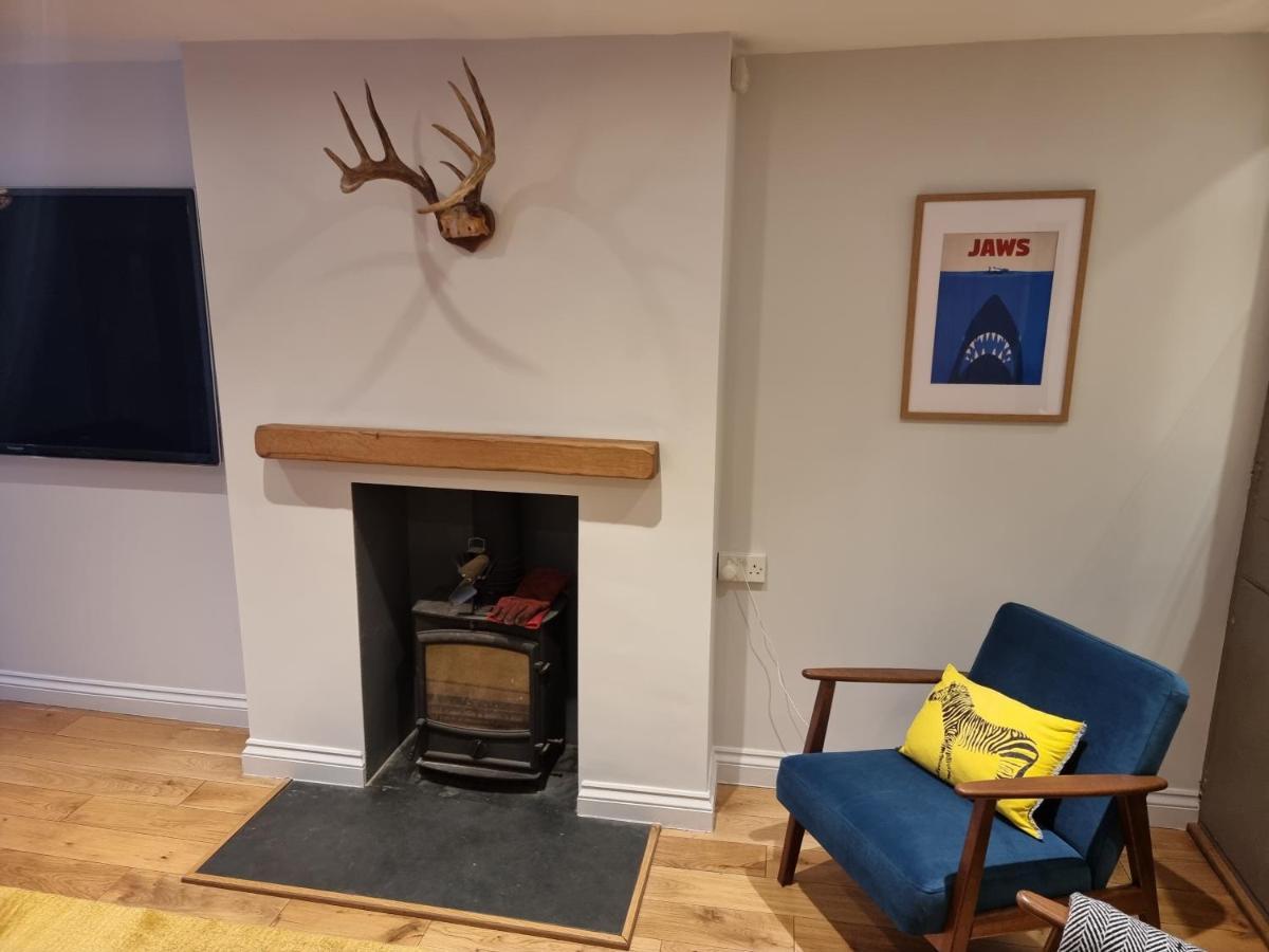 Neet Retreat - Sleeps 7 Next To Holiday home