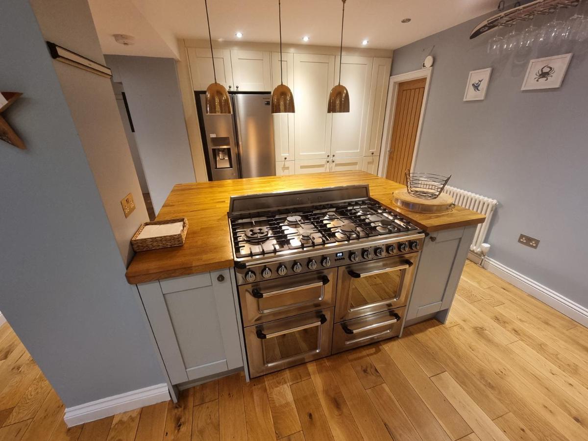 Neet Retreat - Sleeps 7 Next To Holiday home *