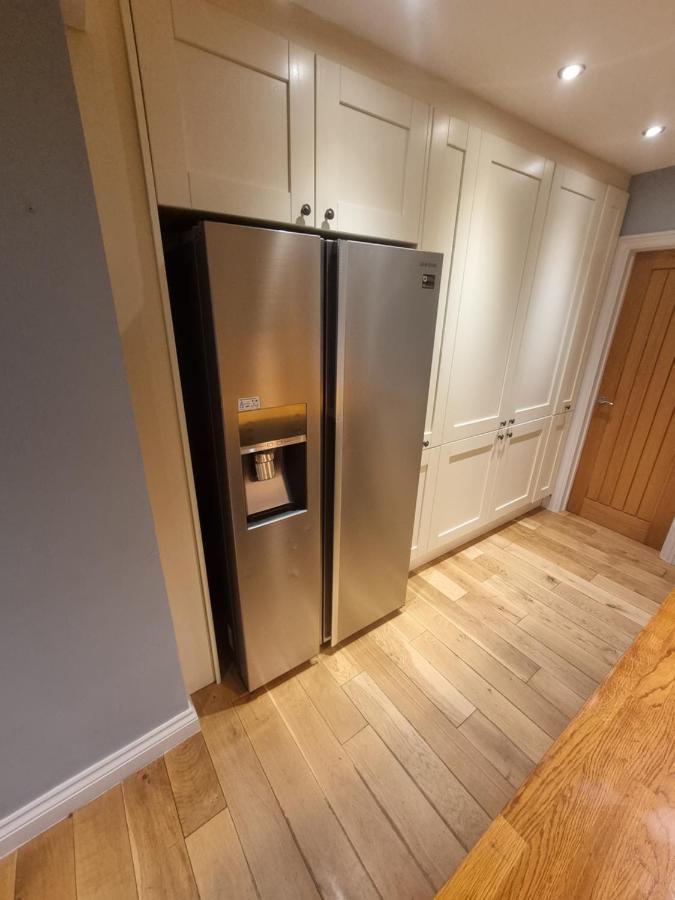 Neet Retreat - Sleeps 7 Next To Holiday home